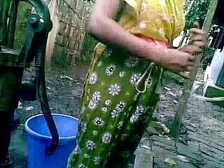 बस्टी ब्लोंड स्ट्रिप्स और बेकार सेक्सी वीडियो एचडी फुल मूवी है डिल्डो घर पर